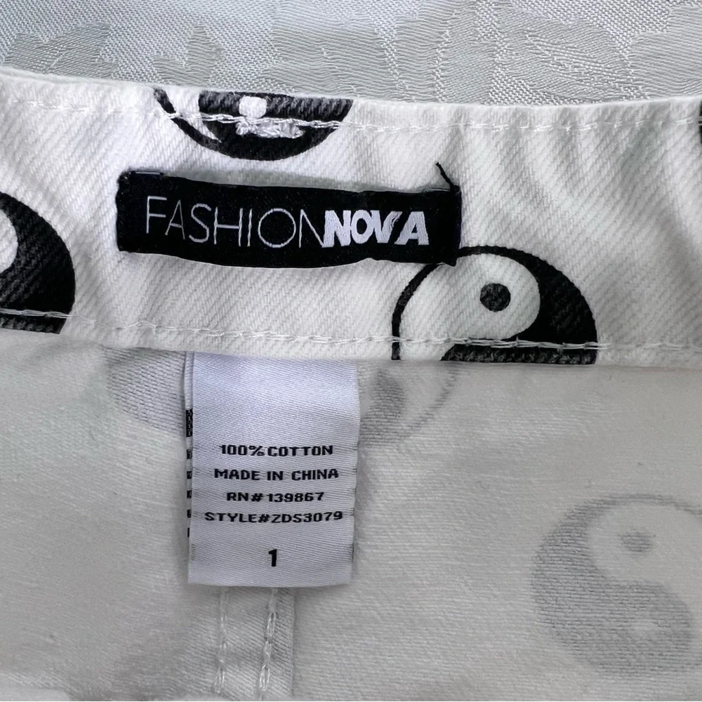 Fashion Nova Yin Yang White and Black Denim High Waisted Shorts Size 1